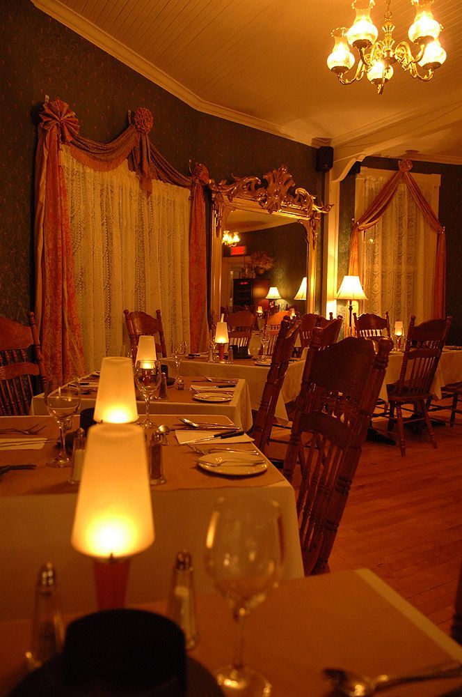 Auberge De La Tour Du Lac Сен-Агата-дес-Монтс Екстериор снимка